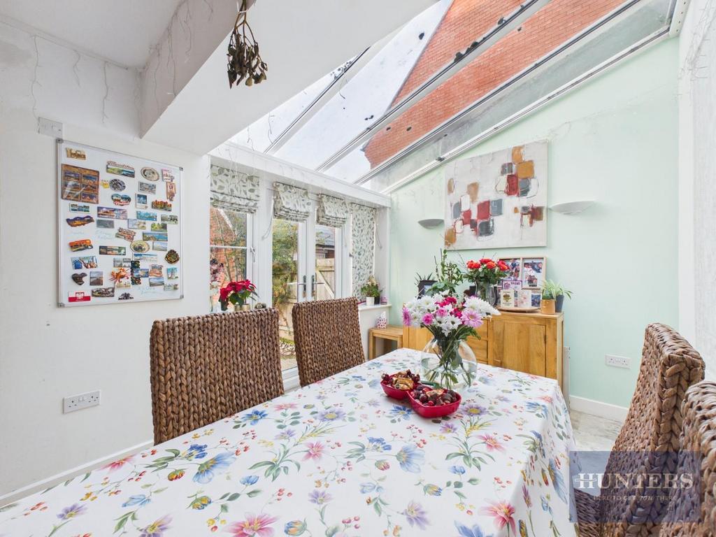 Kitchen / Dining Area