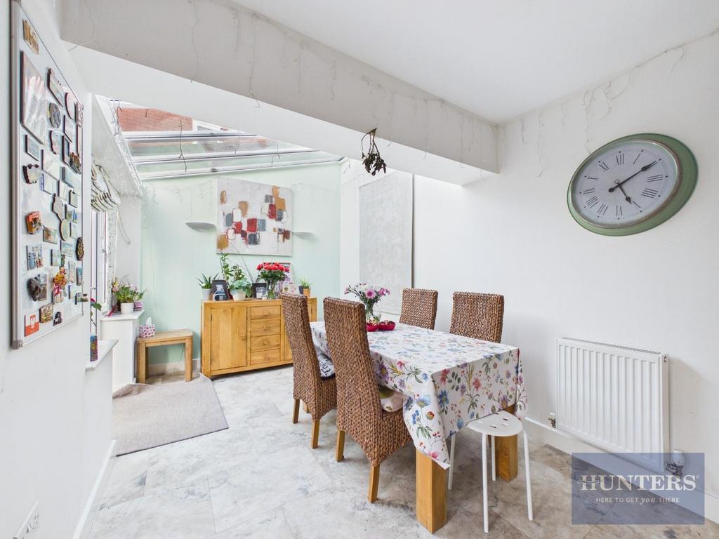 Kitchen / Dining Area