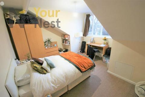4 bedroom terraced house to rent, Newport Mount, Leeds