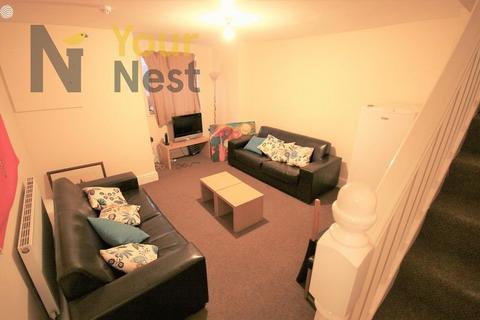4 bedroom terraced house to rent, Newport Mount, Leeds