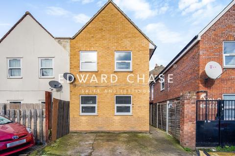 2 bedroom flat to rent, Green Lane, Goodmayes, IG3