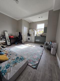 2 bedroom flat to rent, Green Lane, Goodmayes, IG3