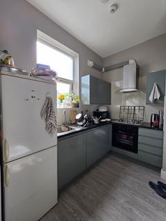 2 bedroom flat to rent, Green Lane, Goodmayes, IG3