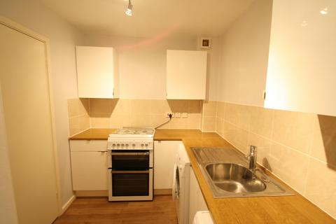 2 bedroom flat to rent, Oakdene Vale, Leeds, West Yorkshire, LS17