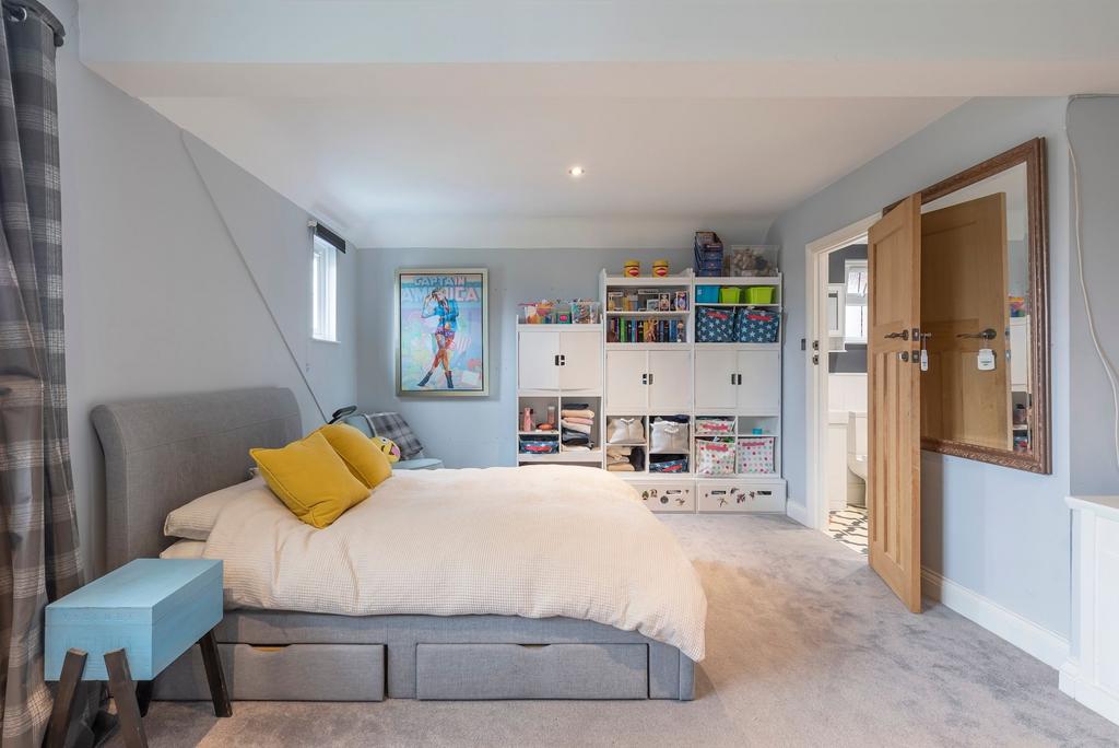 Guest bedroom