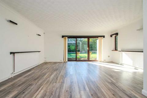3 bedroom bungalow to rent, Ash Grove, Burntwood WS7