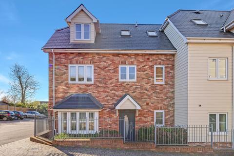 2 bedroom flat for sale, Woodlands, Catherine Road, Benfleet, Essex, SS7 1BQ
