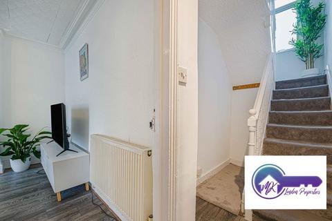 1 bedroom in a flat share to rent, London SE18