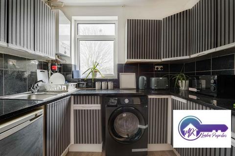 1 bedroom in a flat share to rent, London SE18