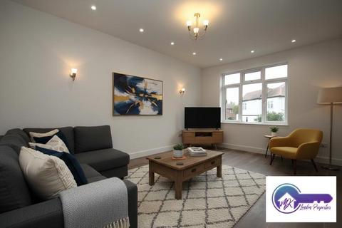3 bedroom flat to rent, London NW11