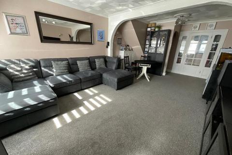 undefined, Elm Park, Hornchurch RM12