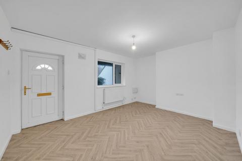 2 bedroom flat to rent, West Byfleet, Surrey