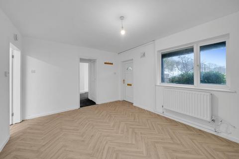 2 bedroom flat to rent, West Byfleet, Surrey