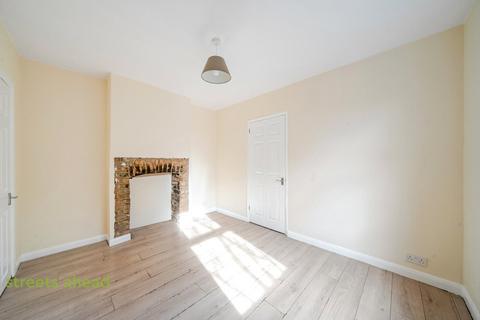 2 bedroom end of terrace house to rent, St. Peters Street, South Croydon, CR2
