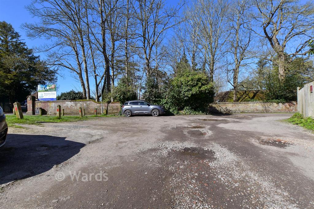 Driveway/Parking