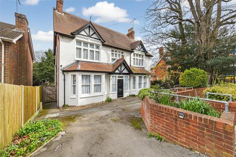 undefined, Salisbury Road, Farnborough, Hampshire, GU14