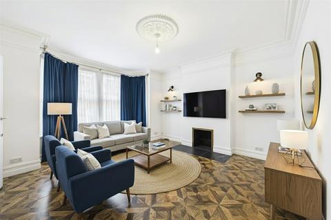 undefined, Salisbury Road, Farnborough, Hampshire, GU14