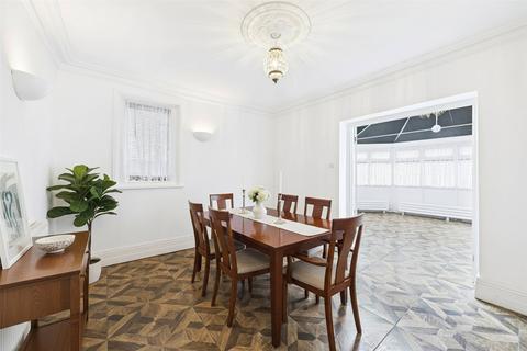 undefined, Salisbury Road, Farnborough, Hampshire, GU14