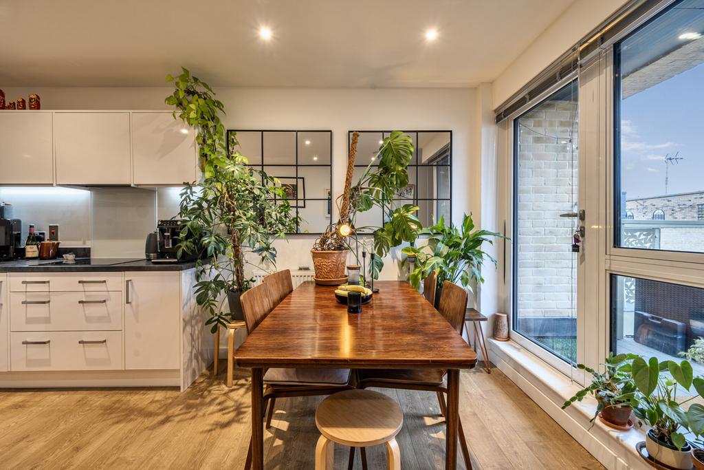 1425617-7-69b2e1c...