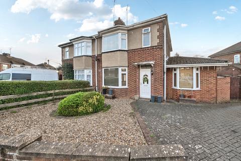 undefined, Douglas Crescent, Dunstable LU5