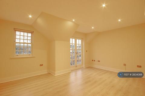 2 bedroom flat to rent, Hetton House, Loughton, IG10