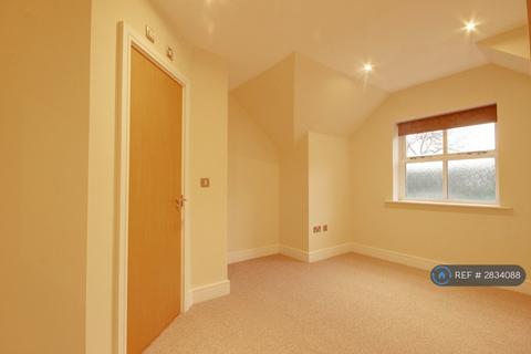 2 bedroom flat to rent, Hetton House, Loughton, IG10