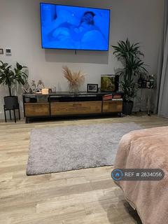 1 bedroom flat to rent, Suntrap Court, London, E3