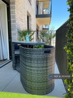 1 bedroom flat to rent, Suntrap Court, London, E3