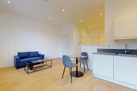 Studio to rent, Riverbank Way