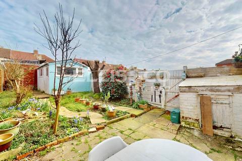 2 bedroom end of terrace house for sale, Rutland Road, Southall, UB1