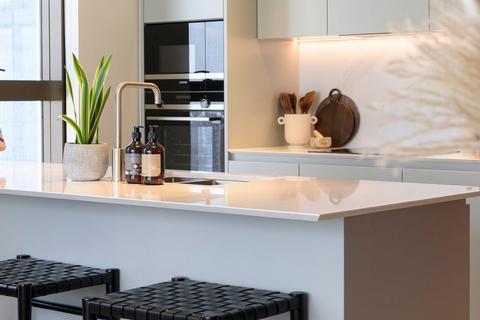 2 bedroom apartment for sale, Plot 38.05, at South Quay Plaza, London, E14 9WS