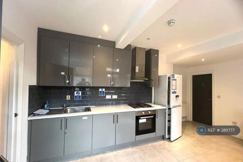 1 bedroom in a house share to rent, Whitton Road, Hounslow, TW3