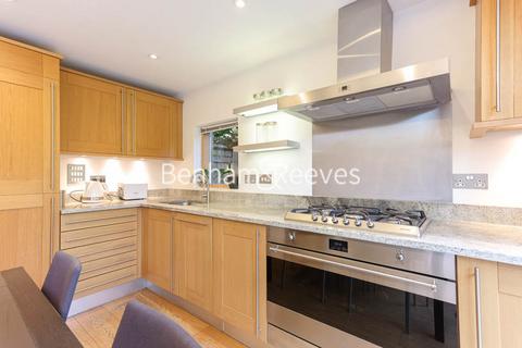 3 bedroom apartment to rent, Sloane Mews, Crouch End N8