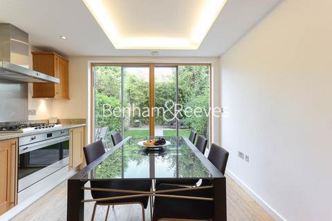 3 bedroom apartment to rent, Sloane Mews, Crouch End N8