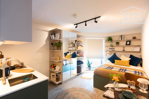 Studio to rent, The Rex, Clarence St., KT1