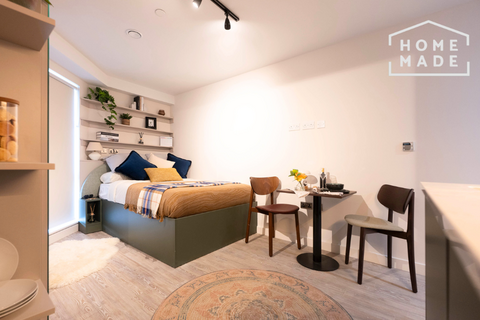 Studio to rent, The Rex, Clarence St., KT1