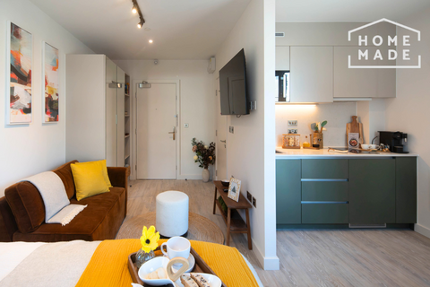 Studio to rent, The Rex, Clarence St., KT1