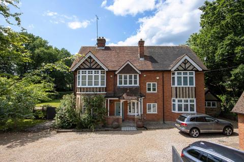 6 bedroom detached house for sale, Halifax Road, Heronsgate, Chorleywood, WD3