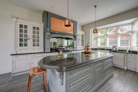 6 bedroom detached house for sale, Halifax Road, Heronsgate, Chorleywood, WD3