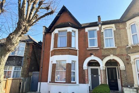 2 bedroom maisonette to rent, St Albans Road, London