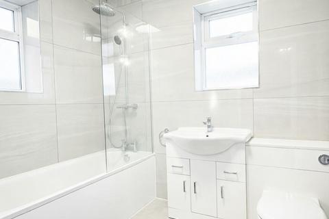 2 bedroom maisonette to rent, St Albans Road, London