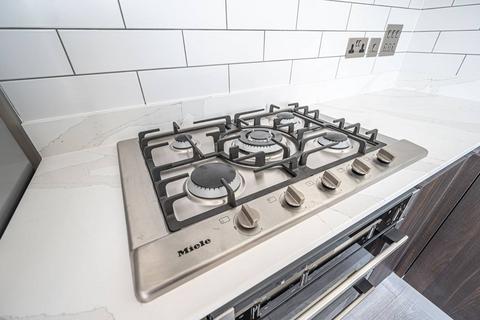 2 bedroom flat to rent, The Rdigeway, Golders Green, London, NW11