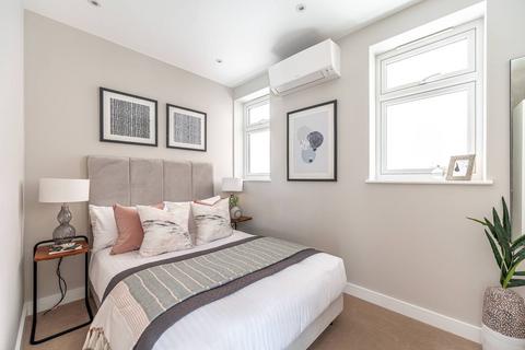 2 bedroom flat to rent, The Rdigeway, Golders Green, London, NW11