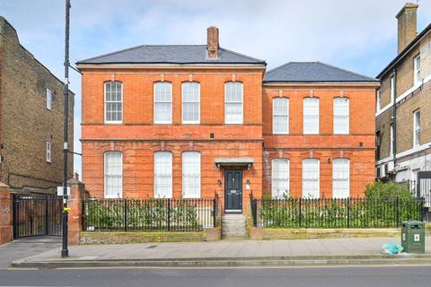 undefined, Uxbridge Road, Hanwell, London, W7