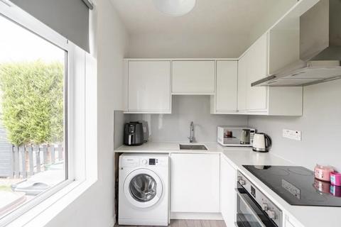 2 bedroom flat to rent, Broomfield Crescent, Carrick Knowe, Edinburgh, EH12