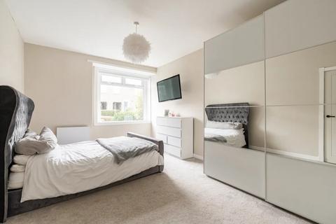 2 bedroom flat to rent, Broomfield Crescent, Carrick Knowe, Edinburgh, EH12