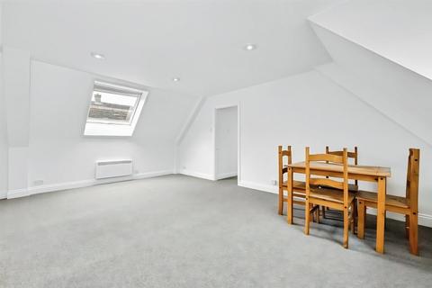 undefined, Malthouse Yard, Farnham GU9