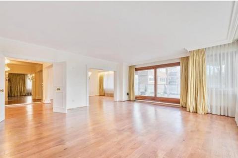 3 bedroom flat to rent, Avenue Road, London