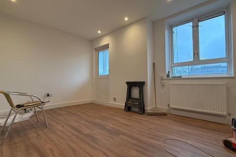 2 bedroom apartment to rent, Sherlock Court, Dorman Way, London