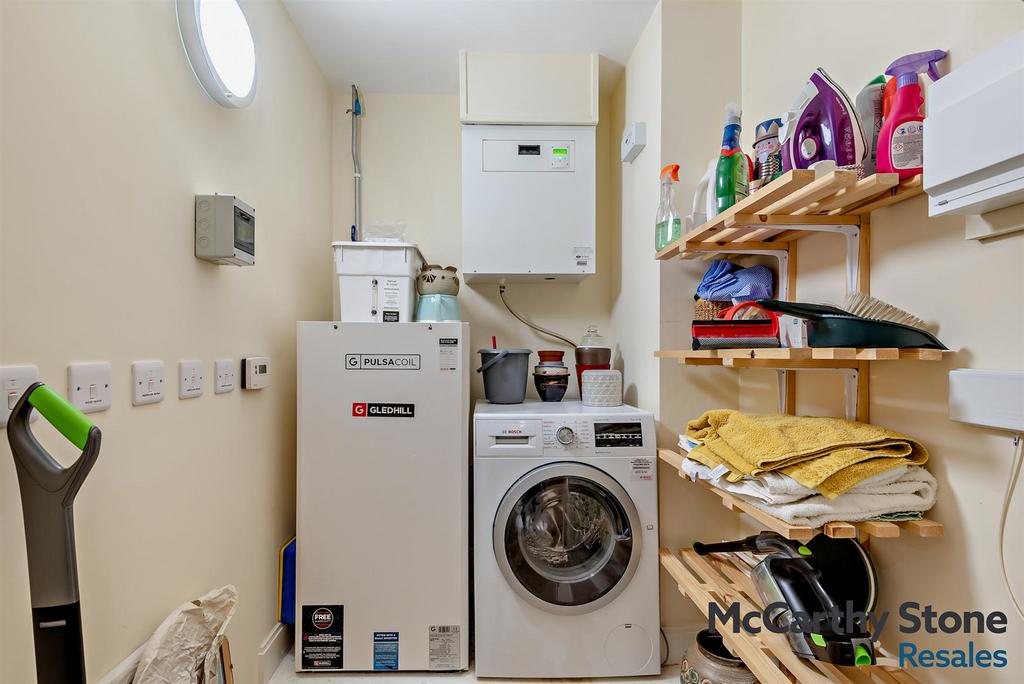 8675887-interior16-800.jpg